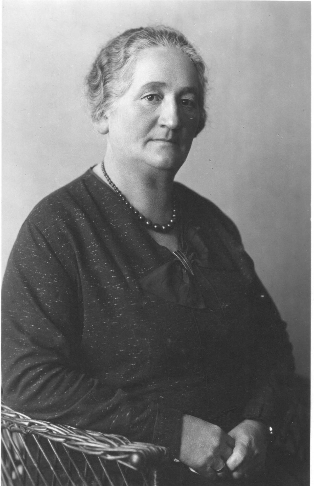 Schwarzweiss Portraitfoto von Katharina Graf, 1919 oder 1930
